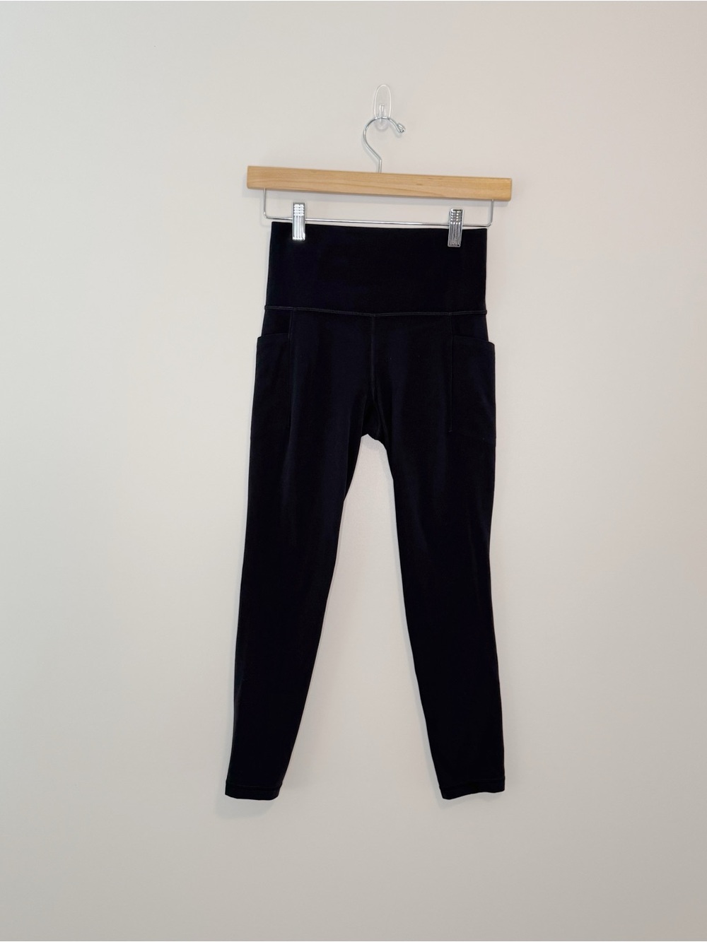 Athleta Salutation Stash 7/8 Tight in Powervita Black Size XS